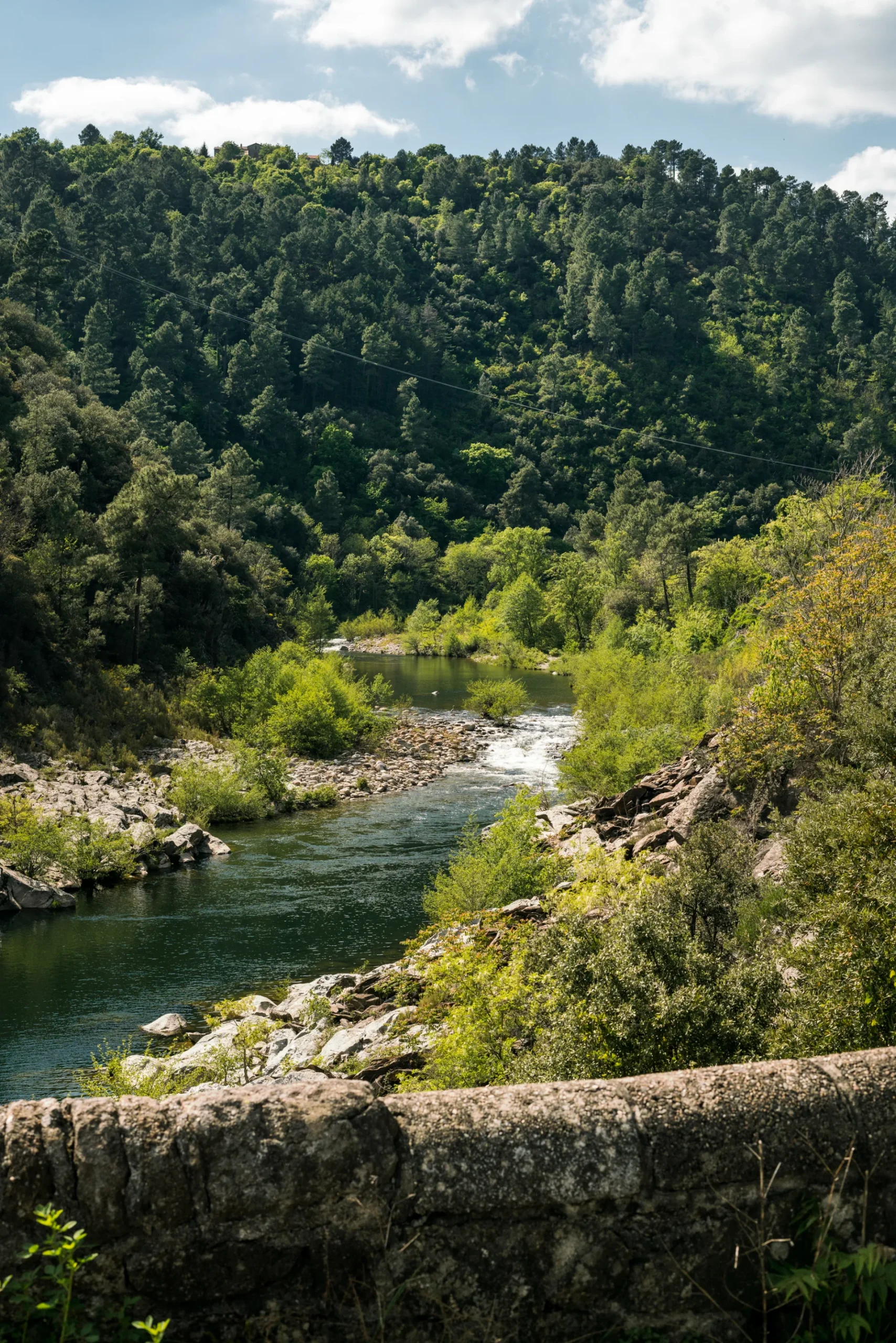 Vue du Pont de Gravières sur le Chassezac