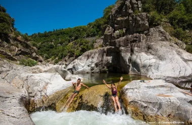 Baignade en rivière : les bons gestes pour préserver la nature en Cévennes d’Ardèche