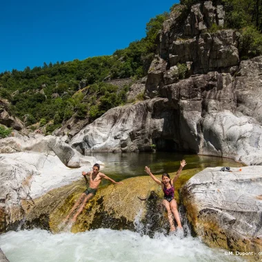 Baignade en rivière : les bons gestes pour préserver la nature en Cévennes d’Ardèche
